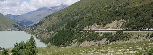 Galerie entre Bourg-St-Pierre et le tunnel du Gd-St-Bernard.