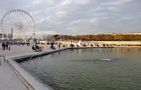 Vers place de la Concorde et la grande roue de Paris.