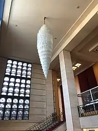 Grand Lustre de l'Hôtel de Ville, dans le Grand Escalier