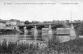 Grand pont et tramway.