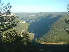 Vue sur le causse du Larzac à droite depuis le causse Noir sur le Grand Trail des Templiers 2018