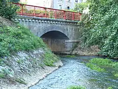 Pont sur l'Ouanne à Grandchamp