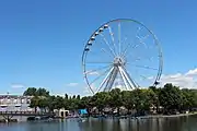 La grande roue en construction.