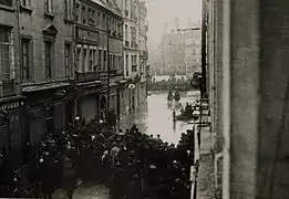 La Grande Rue, au début de la crue.