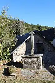 Croix près de l'église.