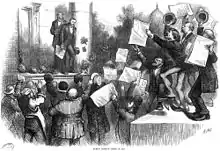 Caricature représentant une foule d'hommes en costume et tenant des journaux acclamant et jetant des fleurs aux pieds de Grant qui se trouve sous le porche d'un bâtiment à colonnades.