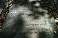 Ancienne pierre funéraire aux inscriptions hébraïques à Jodensavanne