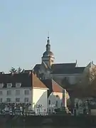 La basilique vue du bord de la Saône.