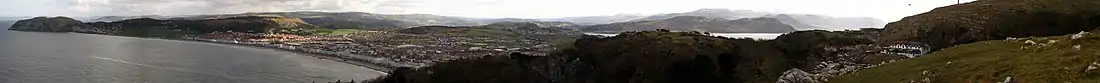 Panorama de la baie de Llandudno depuis les falaises d'Orme