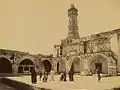 Cour, arcades et minaret, entre 1867 et 1899