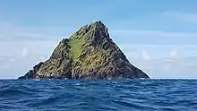 Île au milieu de l'océan.