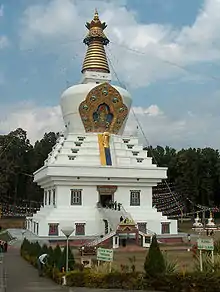 Grand chörten du monastère tibétain de Mindroling.