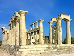 photographie d'un temple en ruines