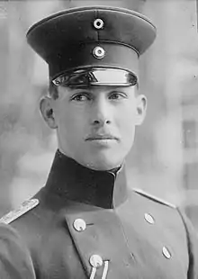 Photo d'un jeune homme portant un képi et un uniforme de soldat.
