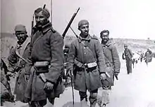 Evzones au combat en Épire en 1913, lors de la Première Guerre balkanique.