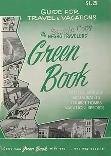 Couverture de livre verte, dans le style des années 60, avec une image de dépliant montrant des lieux de vacances.