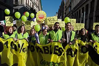 Militants de Greenpeace manifestants à Madrid à la veille de l'ouverture de la COP21 à Paris