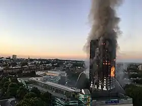 La tour Grenfell en feu, à 4 h 43 BST le 14 juin 2017.