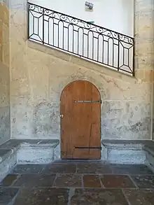 Porte au rez-de-chaussée