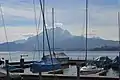 Vue sur le petit port de plaisance de Greppen et sur le Mont Pilate