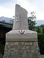Le monument dressé dans le village rappelle le nom de 16 maquisards tués.