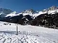 Une vue du départ des pistes de ski de fond en hiver.