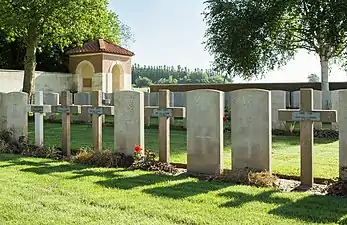 Les tombes de soldats français marquées par une croix.
