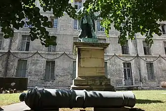 Chaîne du Danube (près de 195 mètres de long), prise à Vienne par l'armée française