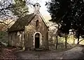 La chapelle Sainte-Anne située dans la forêt de Grimbosq, sur la rive droite de l'Orne.