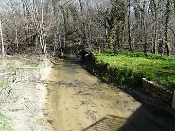 Le Grolet en limite de Saint-Étienne-de-Puycorbier et de Saint-Michel-de-Double au pont de la RD 38.