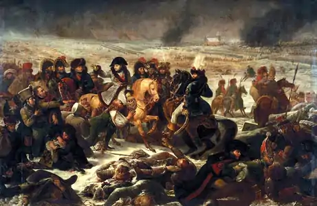 Un groupe de cavaliers et de soldats regroupé autour de Napoléon au centre. Des cadavres jonchent le sol enneigé
