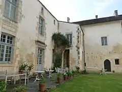 Cloître, ailes nord et ouest.