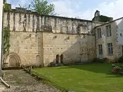 L'église, vue du cloître.