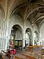 Grandes arcades au sud de la nef ; vue vers l'ouest.