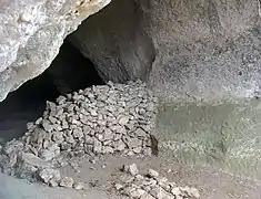 Entrée de la grotte Huchard.