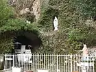 Réplique de la grotte de Lourdes.