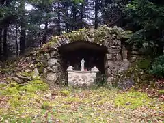 La grotte de Notre-Dame-de-Lourdes.