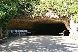L'entrée de la grotte de Rouffignac.