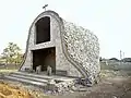 Grotte mariale de la paroisse Marie-Auxiliatrice de Parakou-Bénin en construction vue de profil.