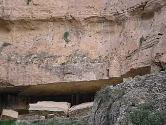 Habitat berbère en grotte troglodytique à Maafa, les Aurès, Algérie.