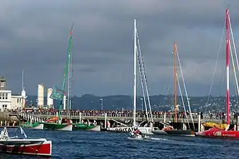 Groupama 2 et des voiliers 60 pieds IMOCA.