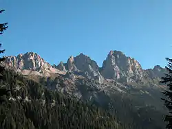 Le groupe des cimes d'Auta depuis la vallée du Biois