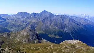 Vue sur le chaînon occidental avec l'aiguille de Scolette depuis le signal du Petit Mont-Cenis.