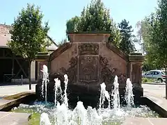 Une fontaine.