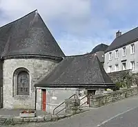 Chevet et sacristie de l'église.