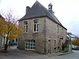 L'ancien auditoire, devenu mairie puis médiathèque.