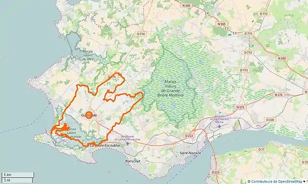 Carte montrant le territoire de la commune sur un plan de masse.