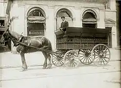 fourgon laitier de la Guaranteed Pure Milk Company, Montréal vers 1910