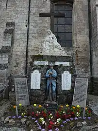 Le monument aux morts.