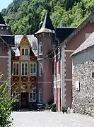 La tour d'angle du château Rolland.